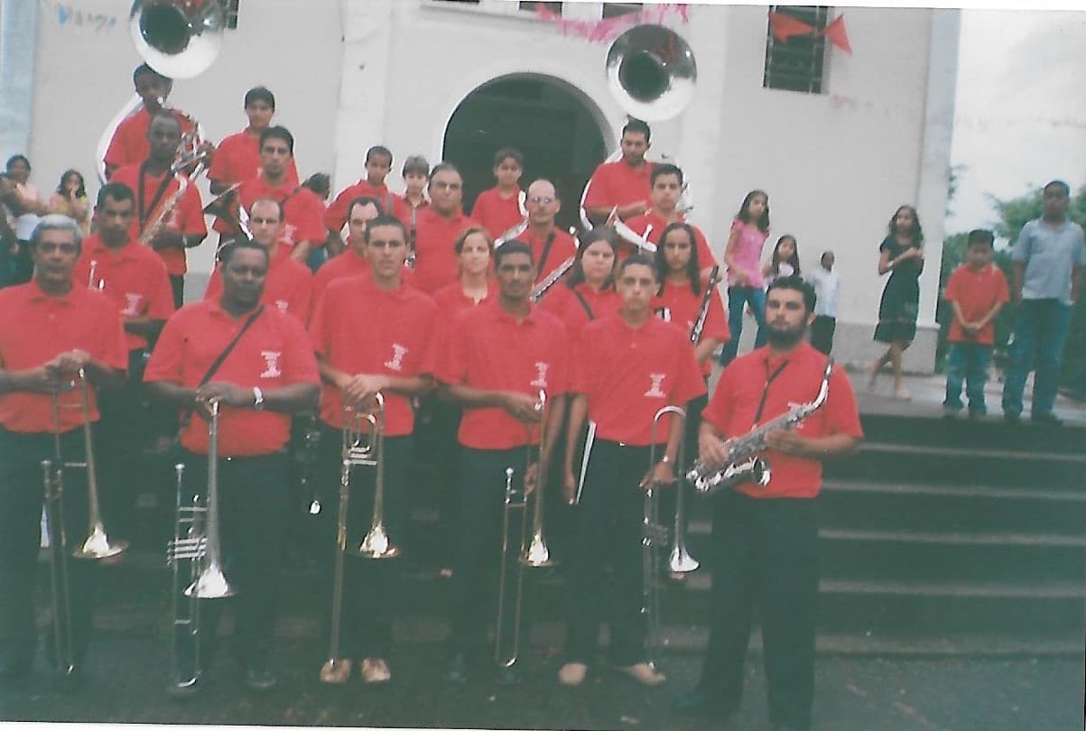 Expansão e fortalecimento da formação musical (2000)